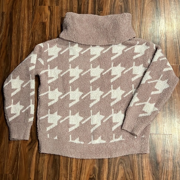 Barefoot Dreams Cozy Chic Houndstooth Sweater - Picture 10 of 13